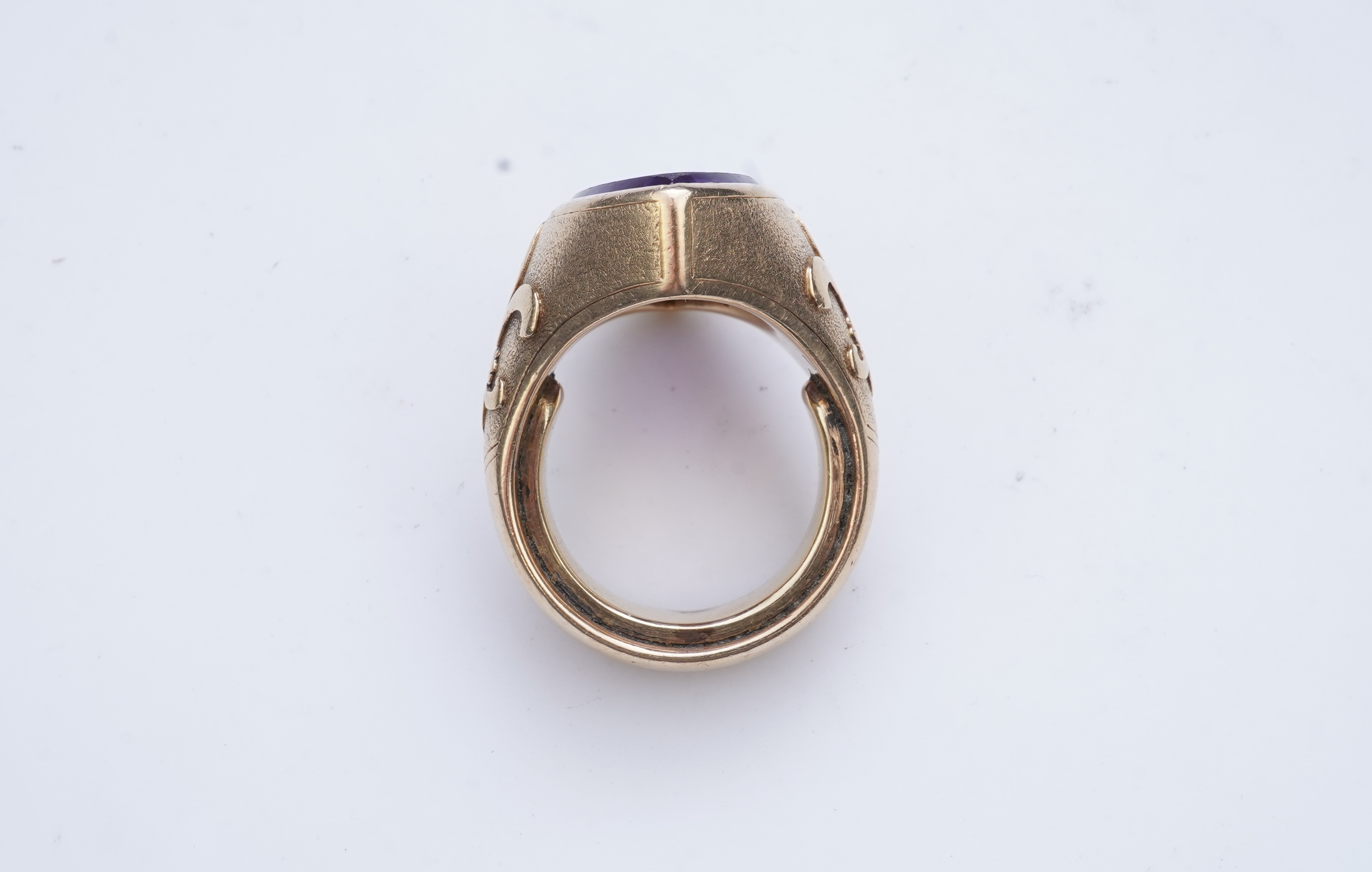 A gold and amethyst episcopal ring, early 20th century